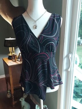 Black V-Neck Sleeveless Peplum Camisole with Pink & White Swirl Print